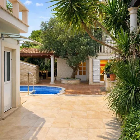 빌라 Palma Maris - Pool, Sea View & Private Gym 수티반